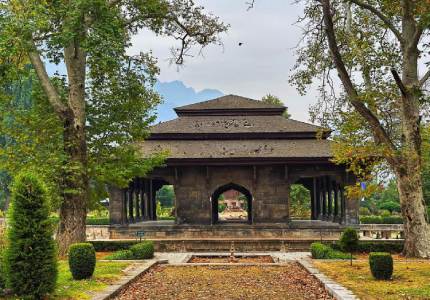 Srinagar Tour Taxi Services
